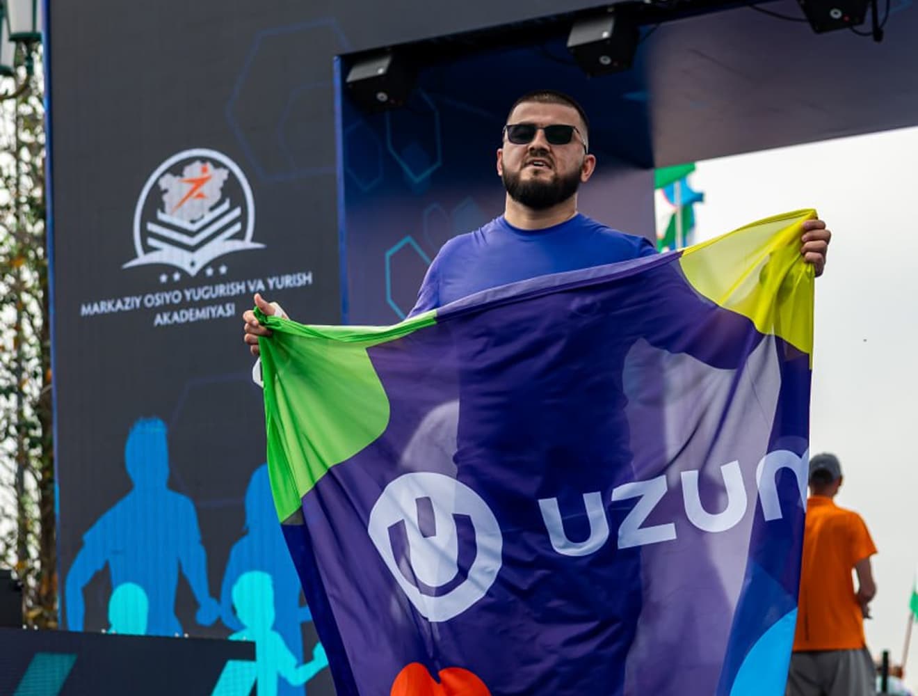 Забег с флагом Uzum