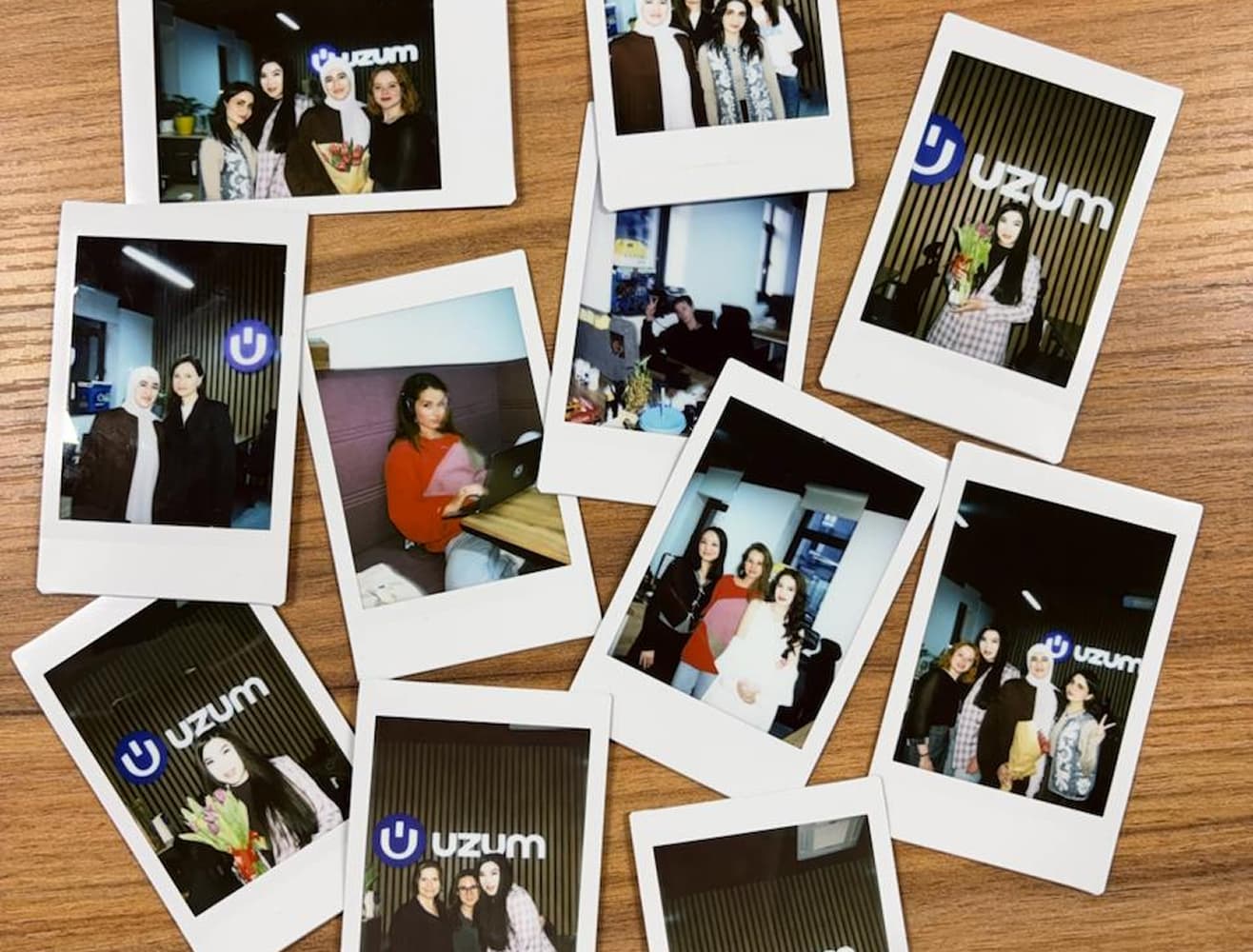 Общие фотографии команд Uzum на полароид