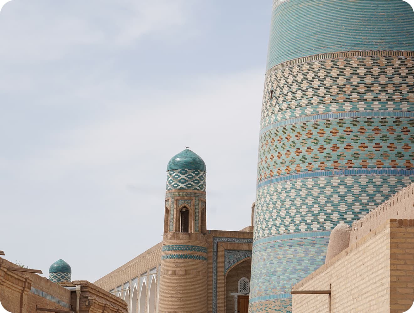 Минарет Калта-Минор и улица в Ичан-Кале, Хива