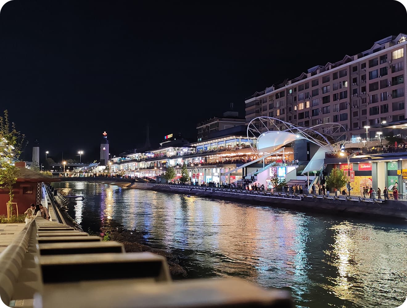 Ночной вид на канал Анхор и торгово-развлекательный центр Seul MUN, Ташкент